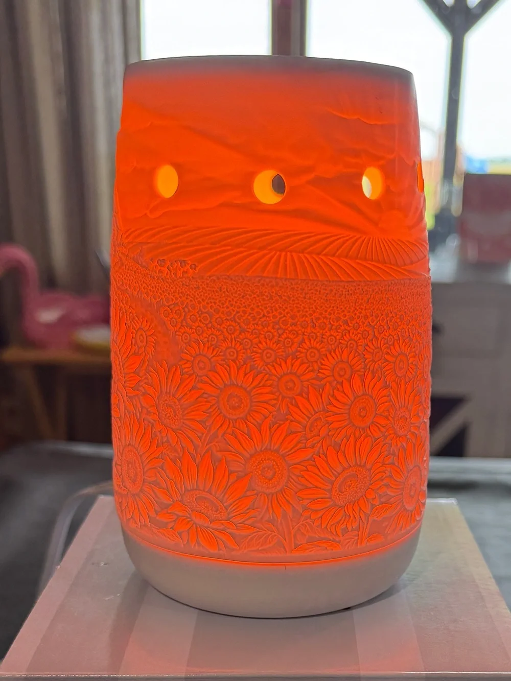 Scentsy Sunflower Barn Porcelain Warmer